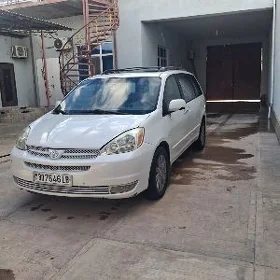 Toyota Sienna 2004