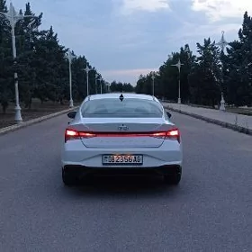 Hyundai Elantra 2022