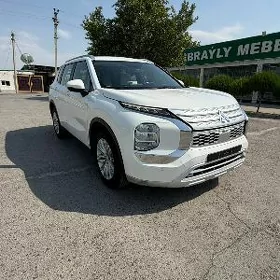 Mitsubishi Outlander 2023