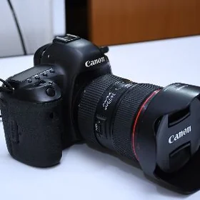 Canon EOS5 Mark 4