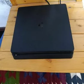 PlayStation 4 slim 1 TB