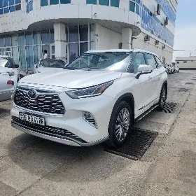 Toyota Highlander 2021