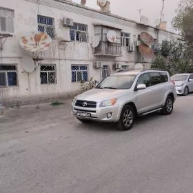 Toyota RAV4 2010