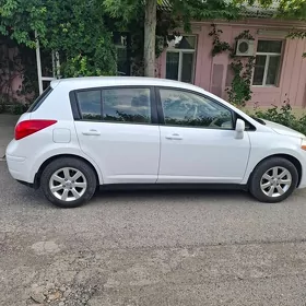 Nissan Versa 2012