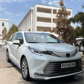 Toyota Sienna 2022