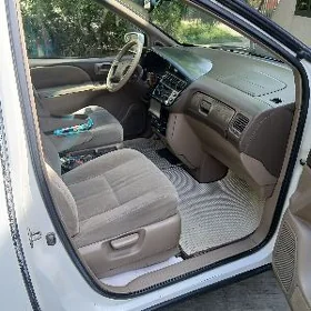Toyota Sienna 2000