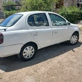 Toyota Echo 2000