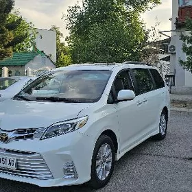Toyota Sienna 2019