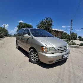 Toyota Sienna 2001