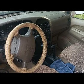 Nissan Pathfinder 1996