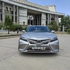 Toyota Camry 2021