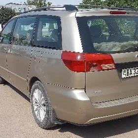 Toyota Sienna 2005