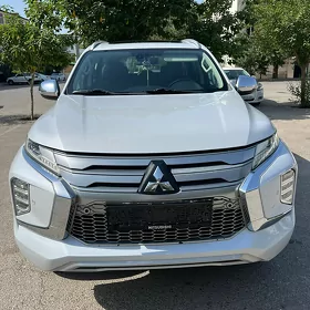 Mitsubishi Pajero 2020