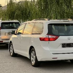 Toyota Sienna 2018