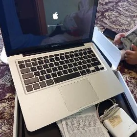 MACBOK PRO NOUTBUK
