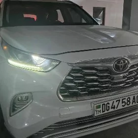 Toyota Highlander 2021