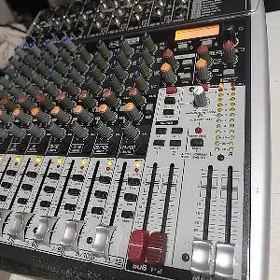 Behringer QX1622