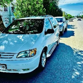 Toyota Sienna 2001