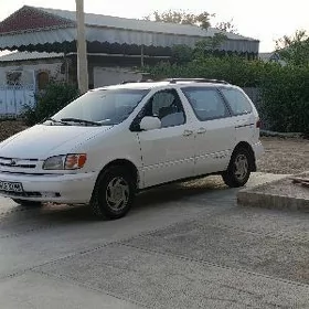 Toyota Sienna 1999
