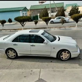 Mercedes-Benz E320 1999