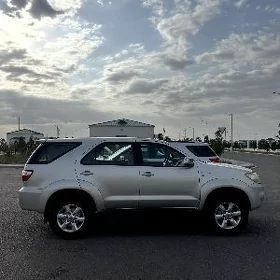 Toyota Fortuner 2010