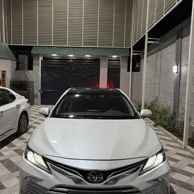 Toyota Camry 2021