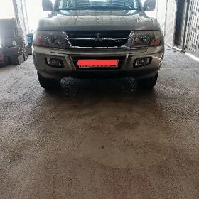 Mitsubishi Pajero 2002