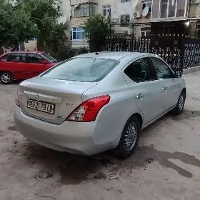 Nissan Versa 2011