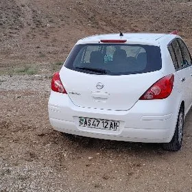 Nissan Versa 2011