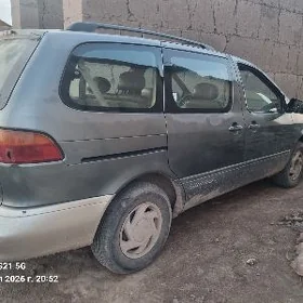 Toyota Sienna 1999