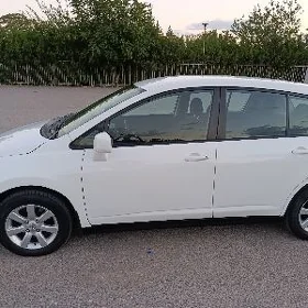 Nissan Versa 2012