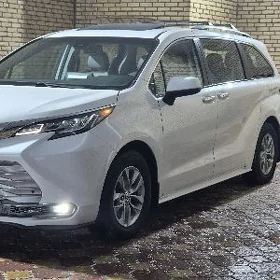 Toyota Sienna 2021