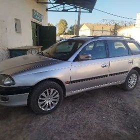 Toyota Avensis 1998