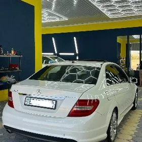 Mercedes-Benz C300 2010