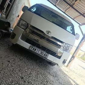 Toyota Hiace 2015
