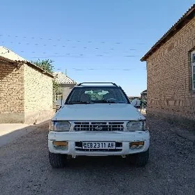Nissan Pathfinder 1995