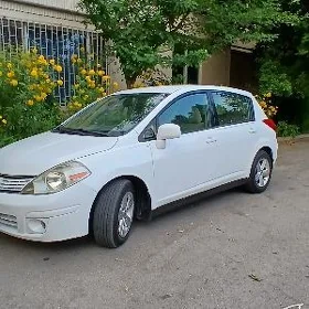 Nissan Versa 2011