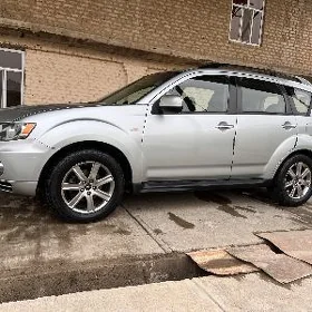 Mitsubishi Outlander 2011