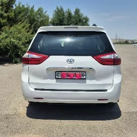 Toyota Sienna 2016