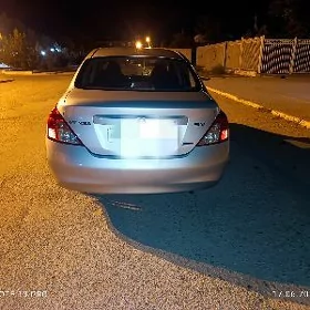 Nissan Versa 2011