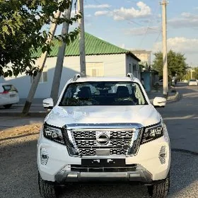 Nissan Navara 2025