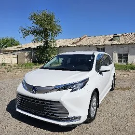 Toyota Sienna 2023