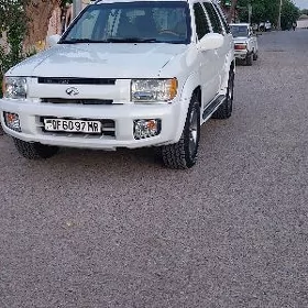Infiniti QX4 2001