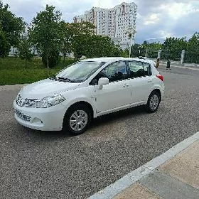 Nissan Tiida 2010