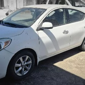 Nissan Versa 2013
