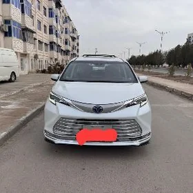 Toyota Sienna 2024