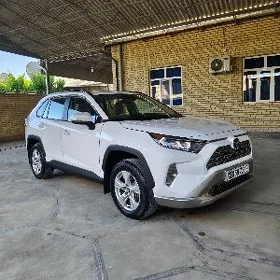 Toyota RAV4 2021