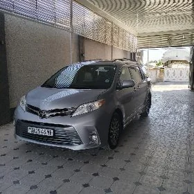 Toyota Sienna 2019