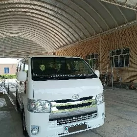 Toyota Hiace 2014