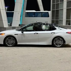 Toyota Camry 2021